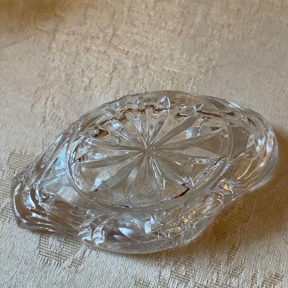 Vintage clear cut pressed glass swan trinket box - Picture 8 of 10